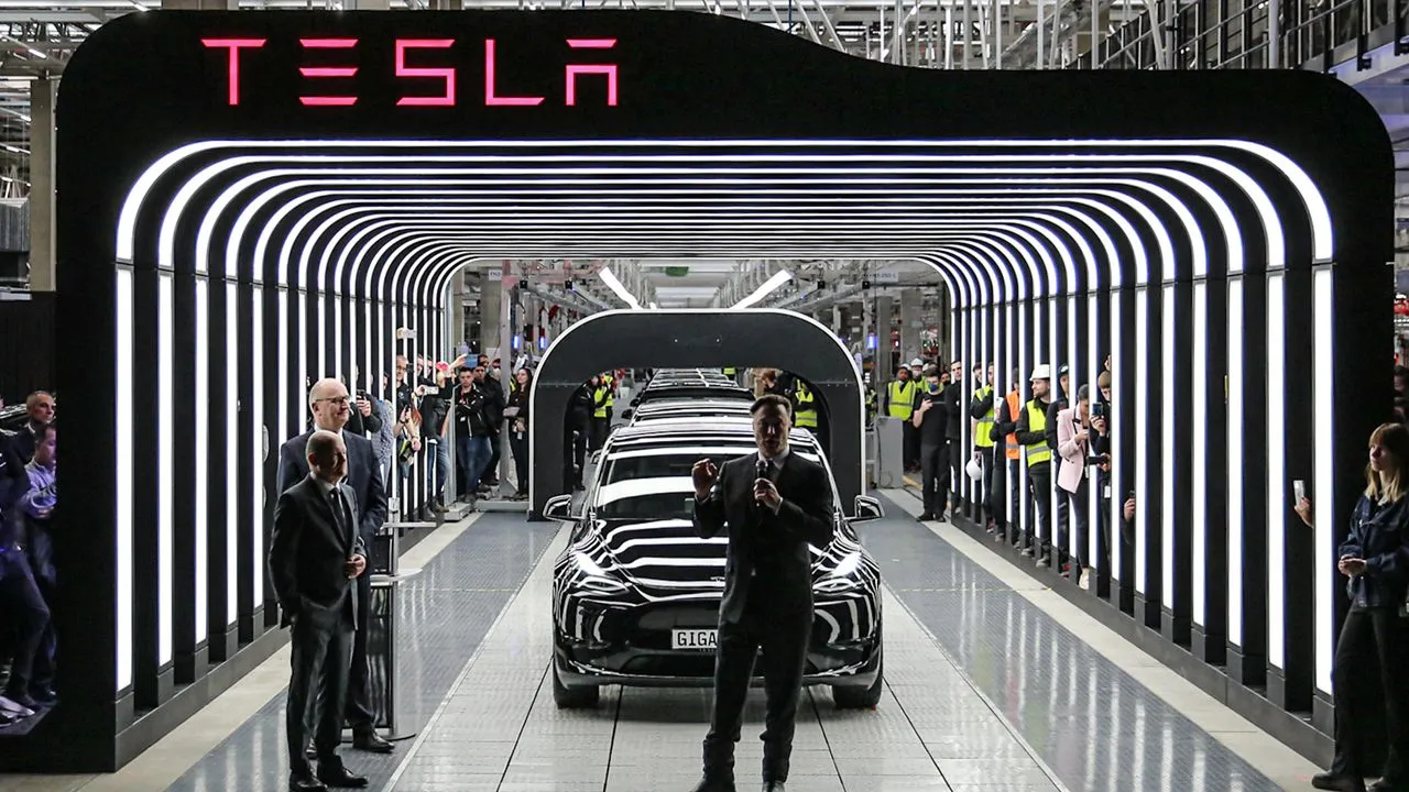 Renault Clio fiyatına Tesla almak ister misiniz